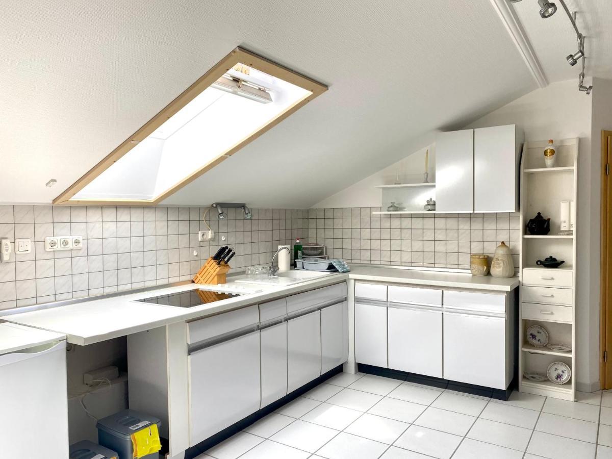 Moeblierte 3 Zimmer Apartment - Mit Smart Tv, Wlan Und Kostenfreie Parkplaetze Schloss Holte-Stukenbrock Exterior photo