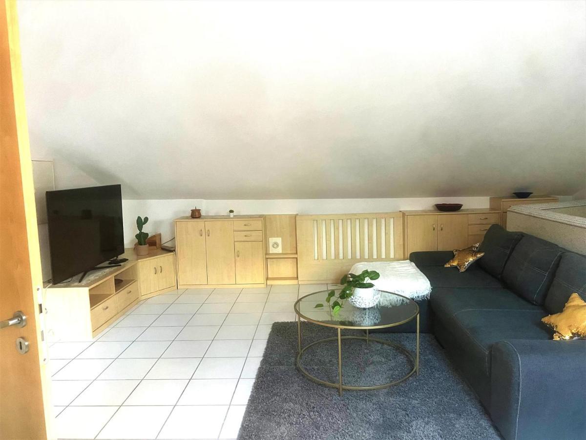 Moeblierte 3 Zimmer Apartment - Mit Smart Tv, Wlan Und Kostenfreie Parkplaetze Schloss Holte-Stukenbrock Exterior photo